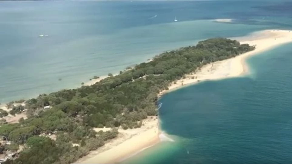 Τεράστια τρύπα «καταπίνει» παραλία στο Κουίνσλαντ της Αυστραλίας (βίντεο)